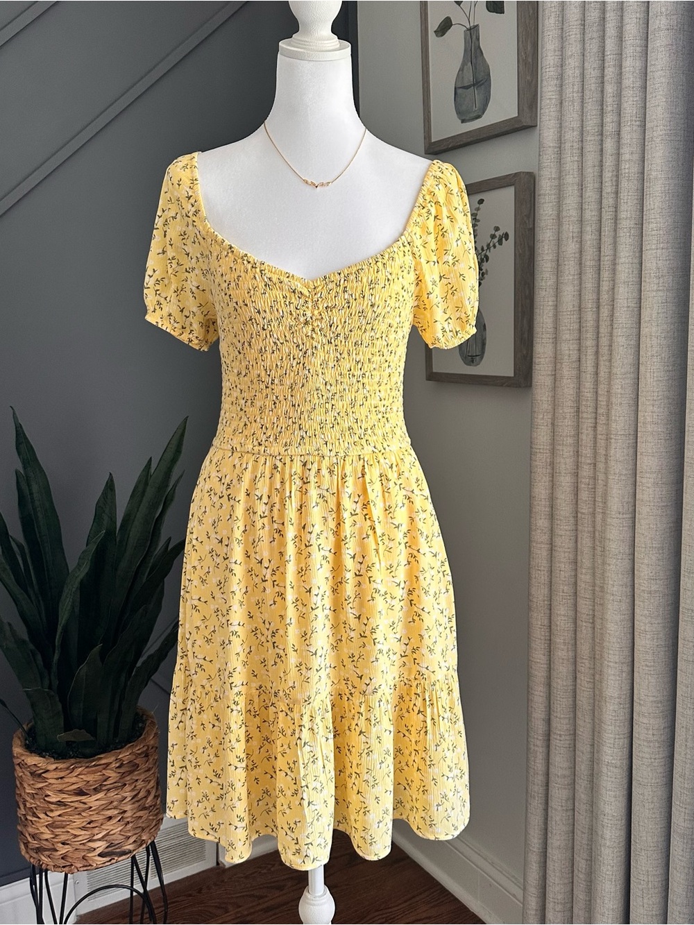 Hollister babydoll Yellow Floral Smocked Puff-Sleeve Mini Dress